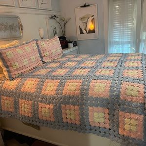 Yo Yo Quilt Bedspread